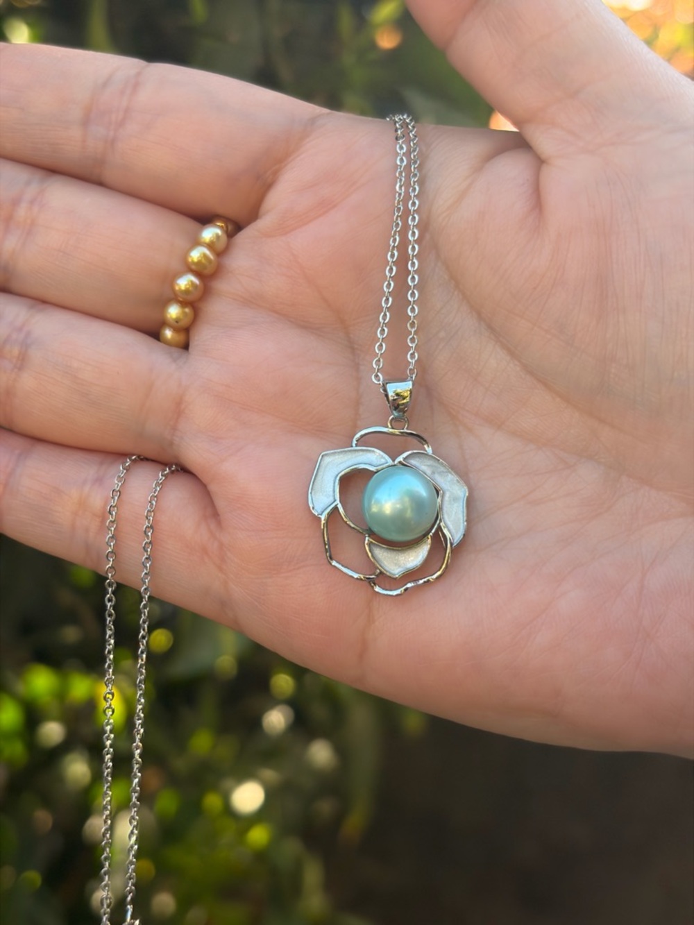 Elegant Silver 925 Flower Pendant Necklace with Genuine Blue Freshwater Pearl - Picture 3 of 4